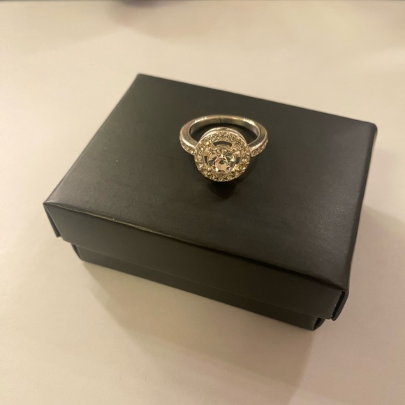 Vintage Avon Sterling Silver Solitaire Ring - Picture 2 of 7